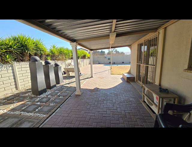 3 BEDROOM FREEHOLD FOR SALE IN MAYBERRY PARK